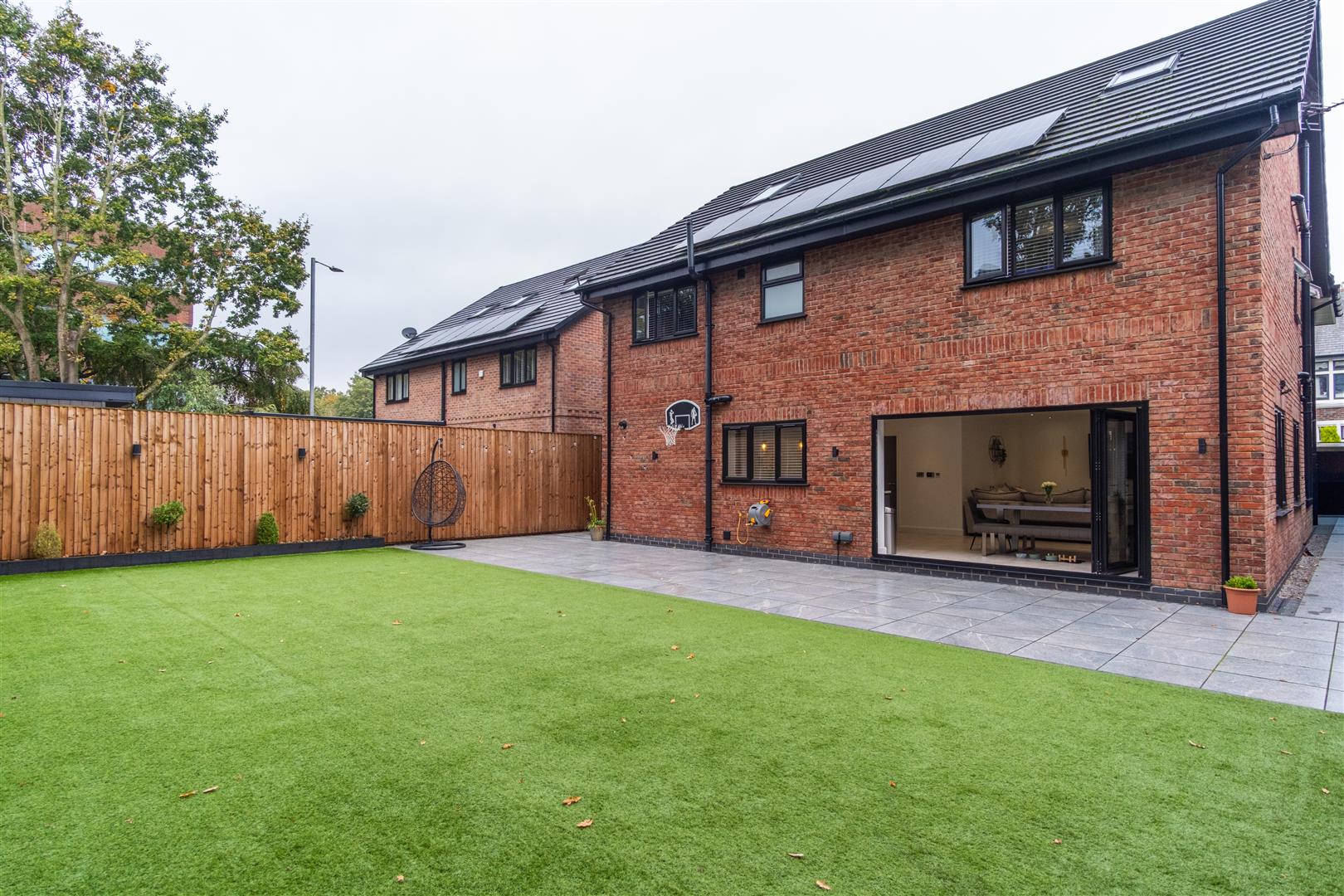 5 bed property in Broadfield drive, Leyland